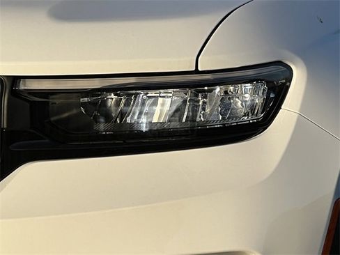 New 2025 Jeep Grand Cherokee Altitude image 40