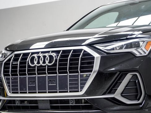 Used 2025 Audi Q3 2.0T Premium AWD/4WD image 2