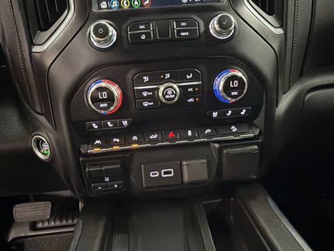 Used 2021 GMC Sierra 1500 AT4 w/ AT4 Premium Package AWD/4WD image 18