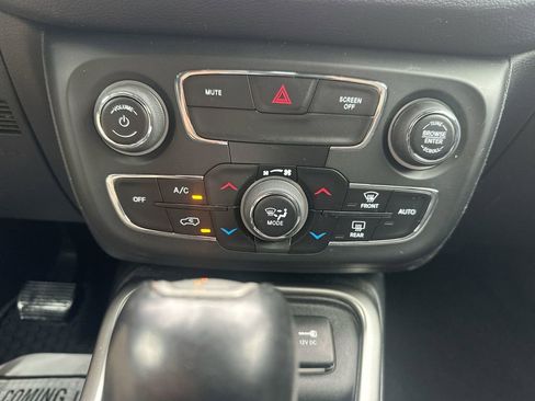 Used 2018 Jeep Compass Latitude w/ Popular Equipment Group image 44
