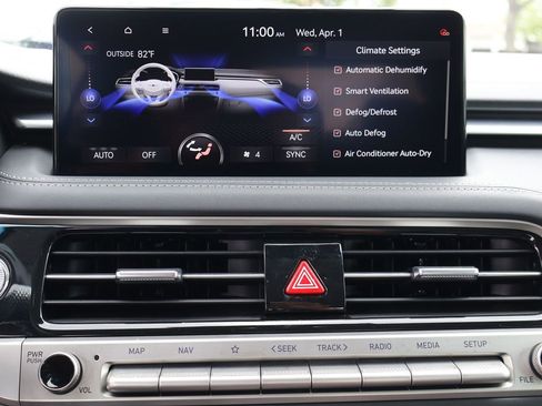 Used 2025 Genesis G70 2.5T image 46