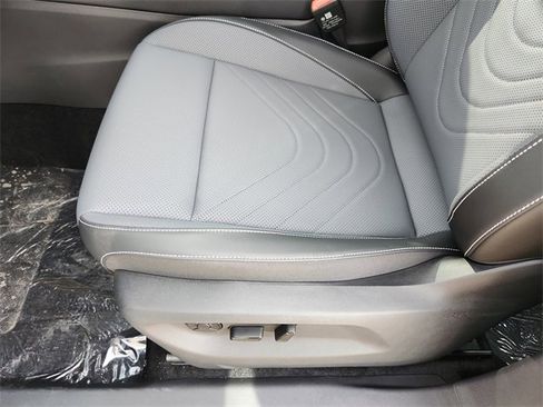 New 2026 Volkswagen Tiguan SE image 23