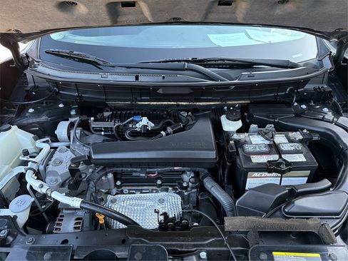 Used 2018 Nissan Rogue S image 12