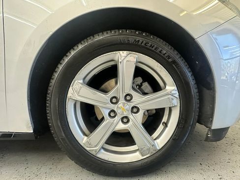 Used 2017 Chevrolet Volt LT w/ Comfort Package image 62