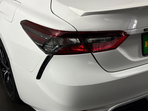 Used 2022 Toyota Camry SE w/ Convenience Package FWD image 36