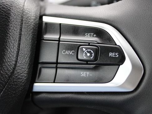 Used 2023 Jeep Compass Latitude image 27