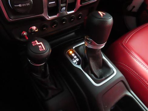 Used 2021 Jeep Gladiator Sport AWD/4WD image 29