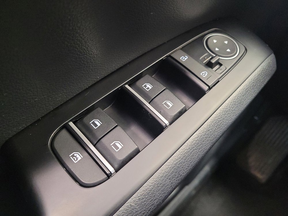 Used 2025 Kia Soul LX w/ LX Technology Package FWD image 27