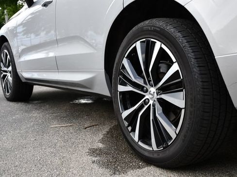 Certified 2023 Volvo XC60 B5 Plus w/ Climate Package AWD/4WD image 9