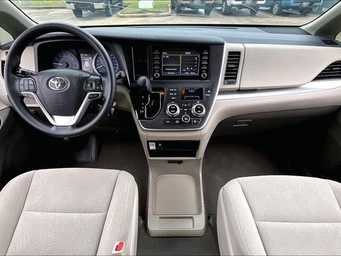 Used 2020 Toyota Sienna L image 14