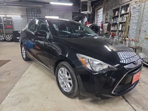 Used 2018 Toyota Yaris iA image 5