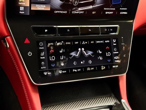 Used 2024 Maserati Grecale Trofeo image 13