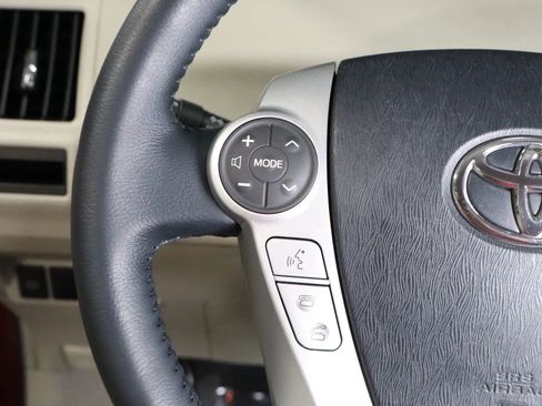 Used 2013 Toyota Prius V Five image 21