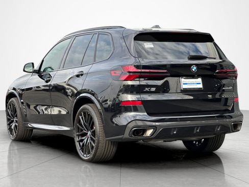 Used 2024 BMW X5 xDrive40i w/ M Sport Package AWD/4WD image 3
