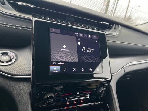 Used 2023 Jeep Grand Cherokee L Laredo image 16