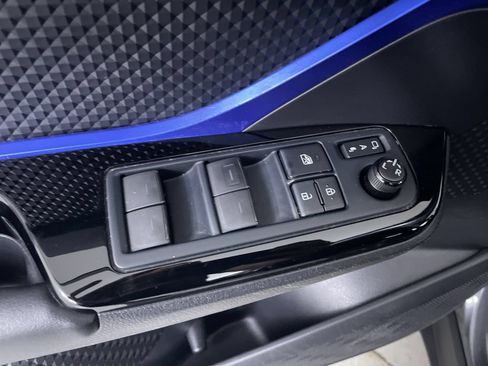 Used 2020 Toyota C-HR XLE FWD image 11