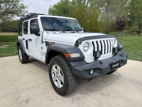 Used 2018 Jeep Wrangler Unlimited Sport S AWD/4WD image 8