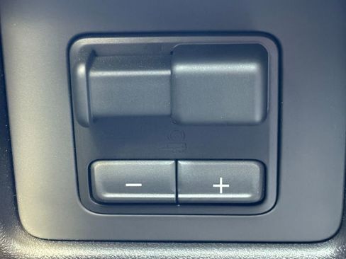 Used 2026 Chevrolet Colorado Trail Boss AWD/4WD image 3