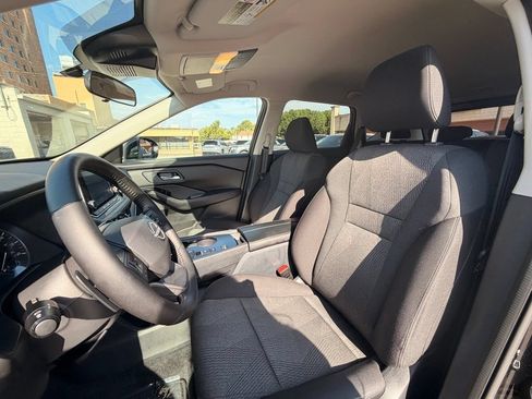Certified 2025 Nissan Rogue SV FWD image 12