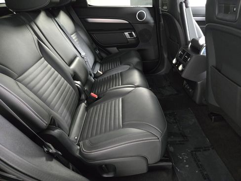 Used 2025 Land Rover Discovery Dynamic SE AWD/4WD image 19