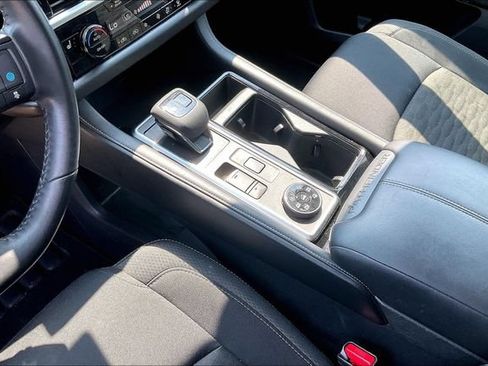 Used 2025 Nissan Pathfinder SV AWD/4WD image 17