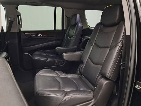 Used 2018 Cadillac Escalade ESV Luxury image 29