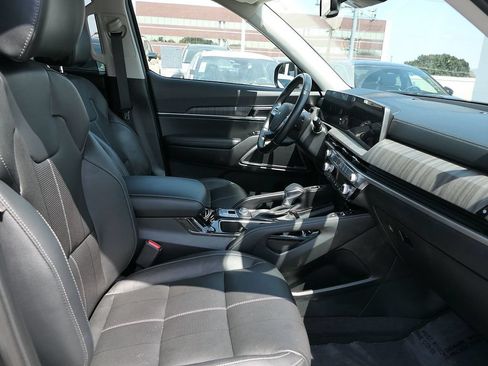 Used 2024 Kia Telluride EX w/ EX Captain's Chair Package FWD image 28