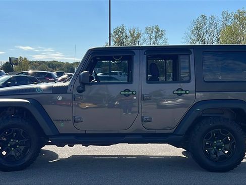 Used 2017 Jeep Wrangler Unlimited Willys image 7