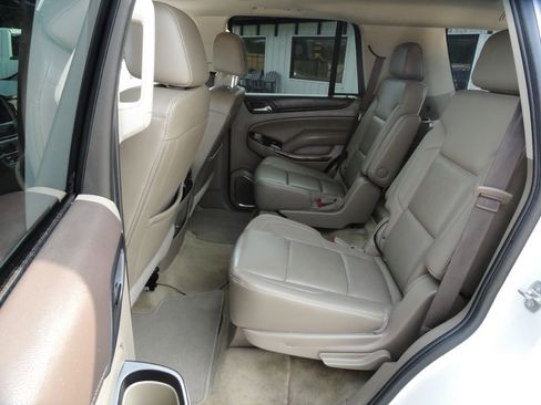 Used 2017 GMC Yukon SLT w/ Premium Edition RWD image 11