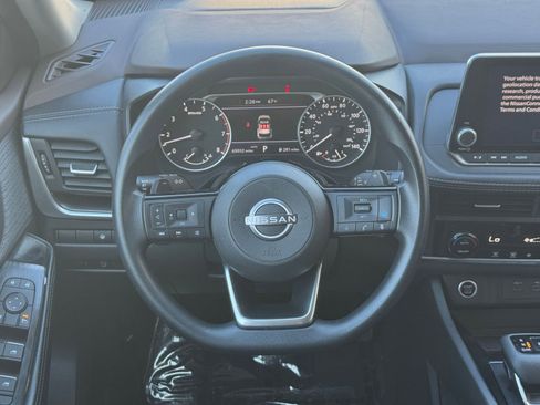 Used 2023 Nissan Rogue SV image 29