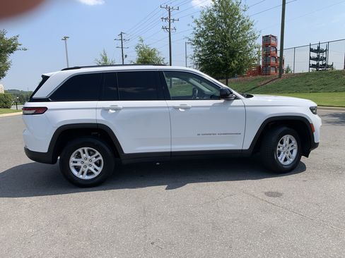 Certified 2023 Jeep Grand Cherokee Laredo w/ Luxury Tech Group I RWD image 12