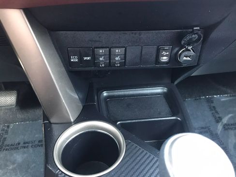 Used 2013 Toyota RAV4 Limited image 25