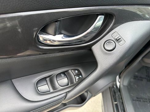 Used 2017 Nissan Rogue S FWD image 20