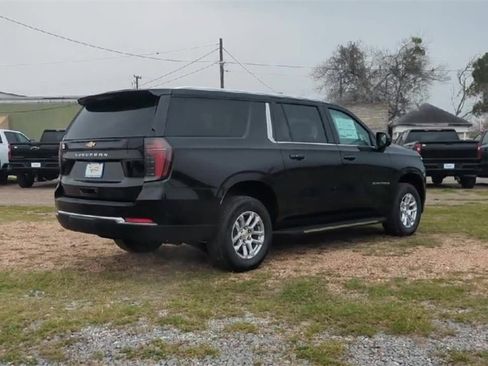 New 2026 Chevrolet Suburban LS image 8