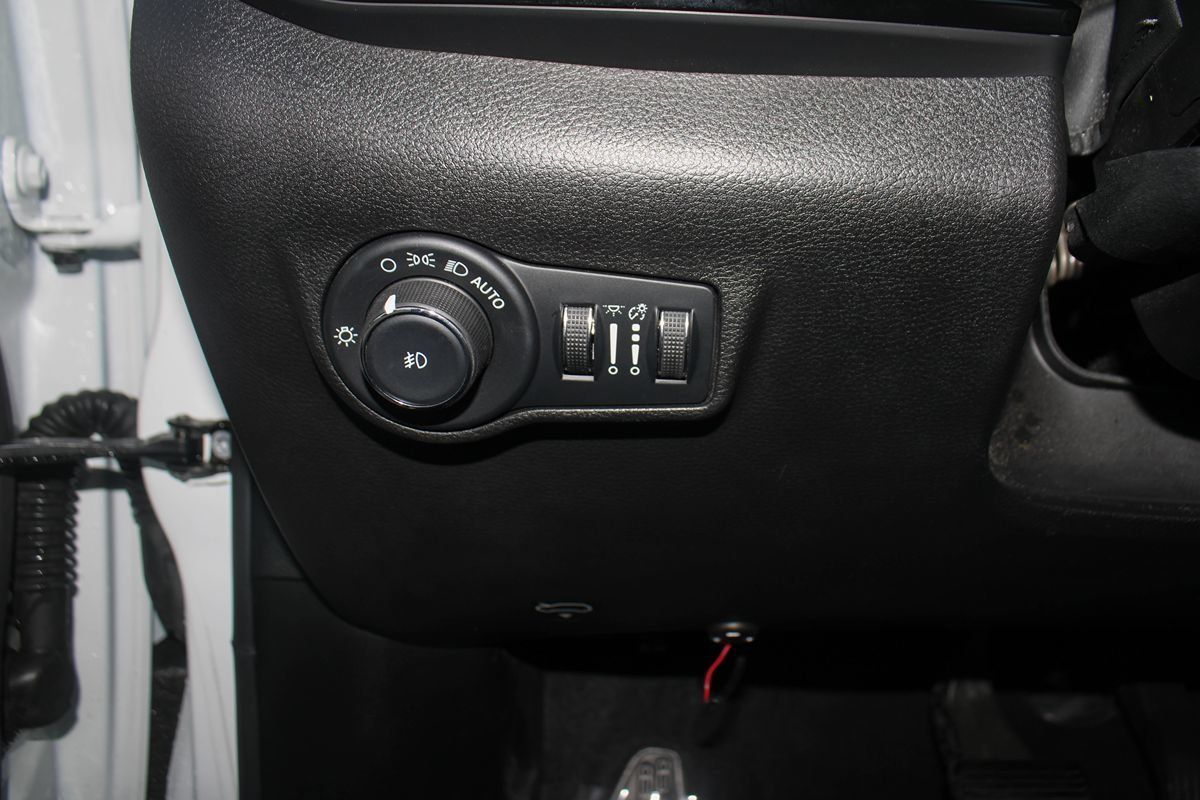 Used 2023 Jeep Compass Latitude AWD/4WD image 38