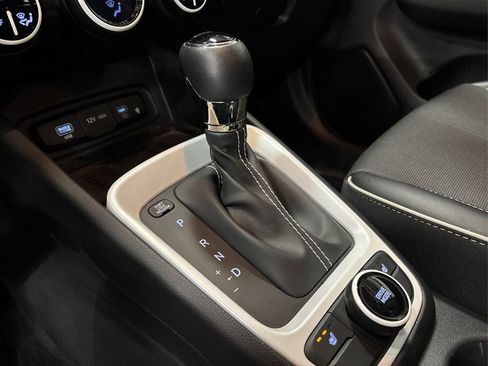 Certified 2023 Hyundai Venue Limited w/ Cargo Package image 28