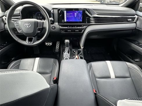 Used 2025 Toyota Camry SE image 10