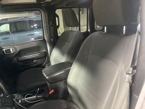 Used 2018 Jeep Wrangler Unlimited Sport S AWD/4WD image 5