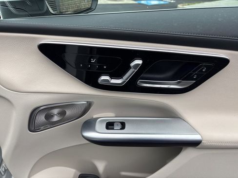 Used 2023 Mercedes-Benz GLC 300 4MATIC image 12