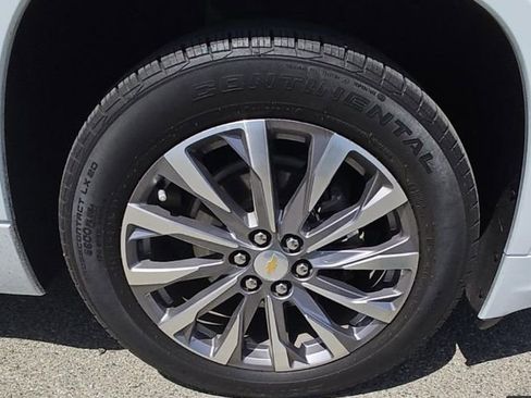 Used 2023 Chevrolet Traverse Premier w/ LPO, Cargo Package FWD image 6