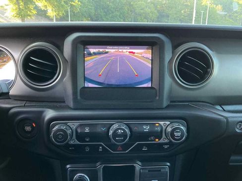 Used 2022 Jeep Wrangler Sport AWD/4WD image 18