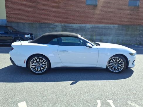 Used 2026 Ford Mustang Premium RWD image 5