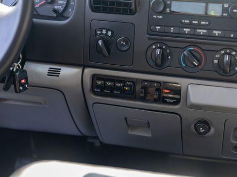 Used 2006 Ford F250 XL image 32