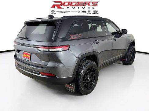Certified 2025 Jeep Grand Cherokee Altitude AWD/4WD image 8