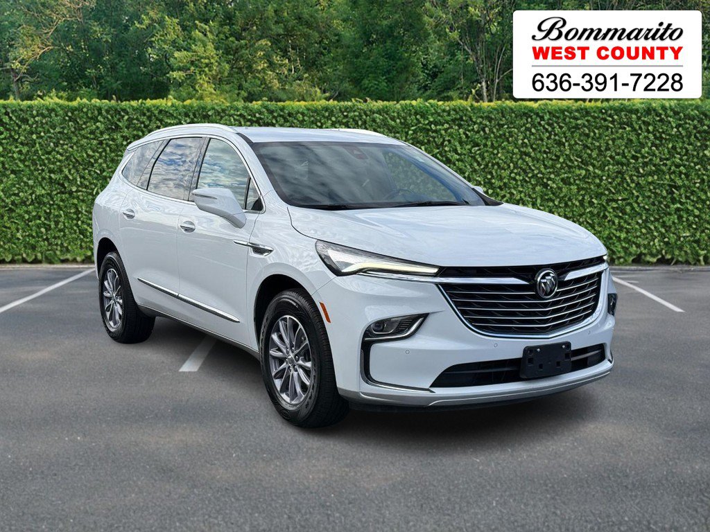 Used 2024 Buick Enclave Essence AWD/4WD image 1