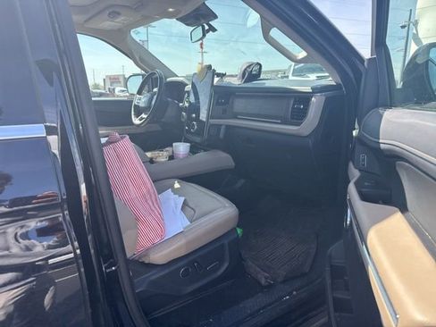 Used 2024 Ford Expedition Limited image 18