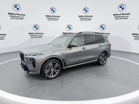 Used 2024 BMW X7 xDrive40i w/ M Sport Package AWD/4WD image 4
