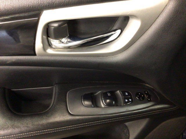 Used 2020 Nissan Pathfinder S AWD/4WD image 21
