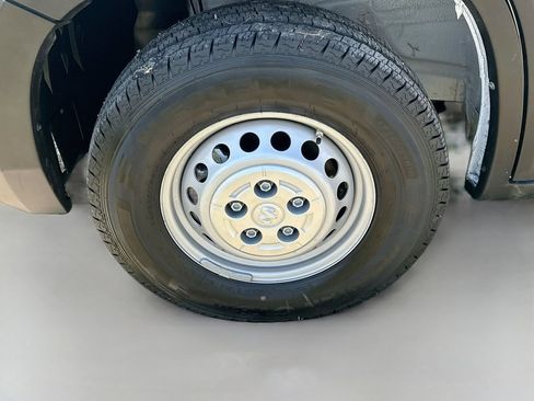 Used 2025 RAM ProMaster 2500 w/ Convenience Group FWD image 28
