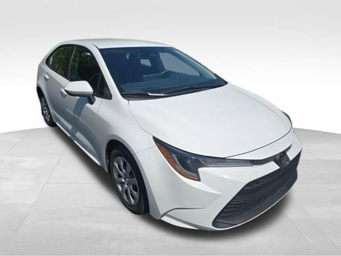 Used 2025 Toyota Corolla LE FWD image 9